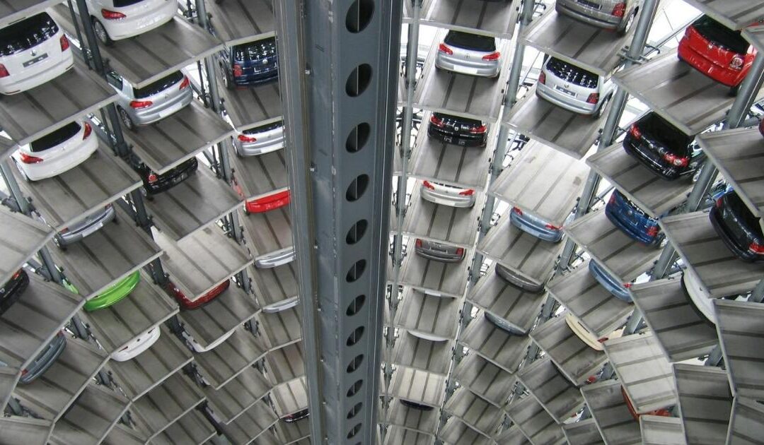 Sécurité, foncier et tensions commerciales : les parkings poids lourds s’imposent sur fond de crise migratoire