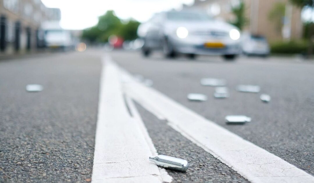 Violence sous gaz hilarant : une intervention policière dégénère